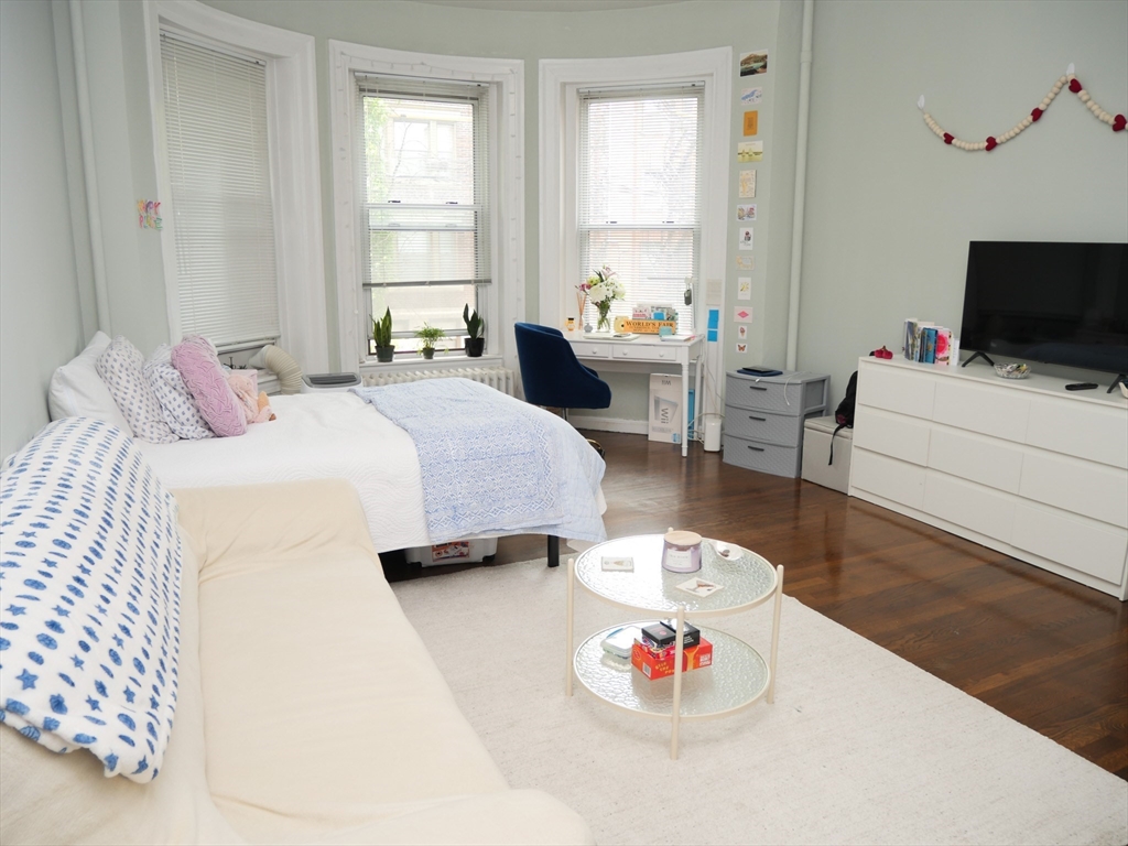 45 Carlton, Longwood