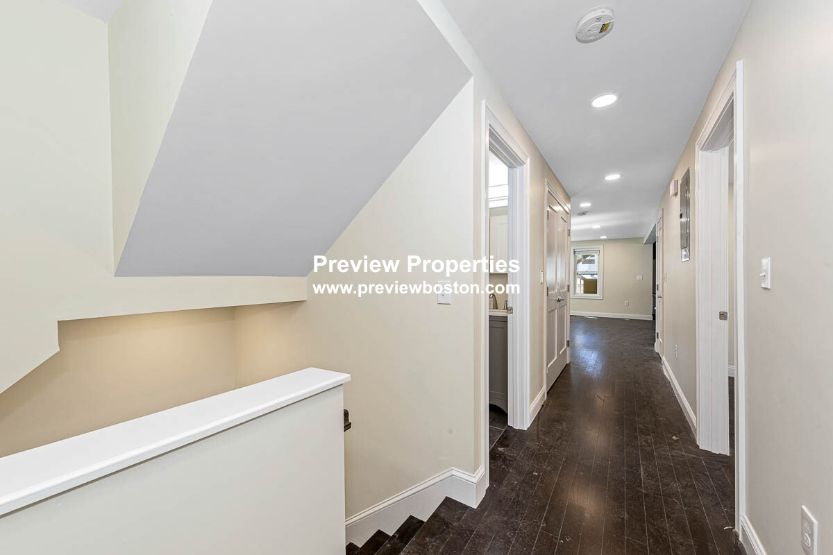 70 Stanley Ave, South Medford