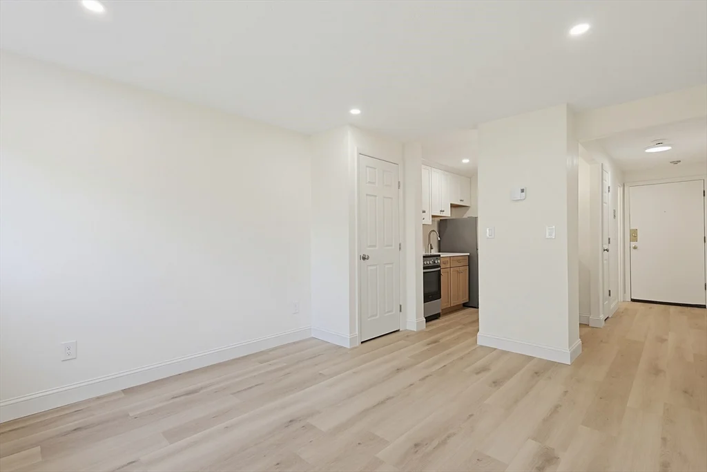 800 County, Taunton