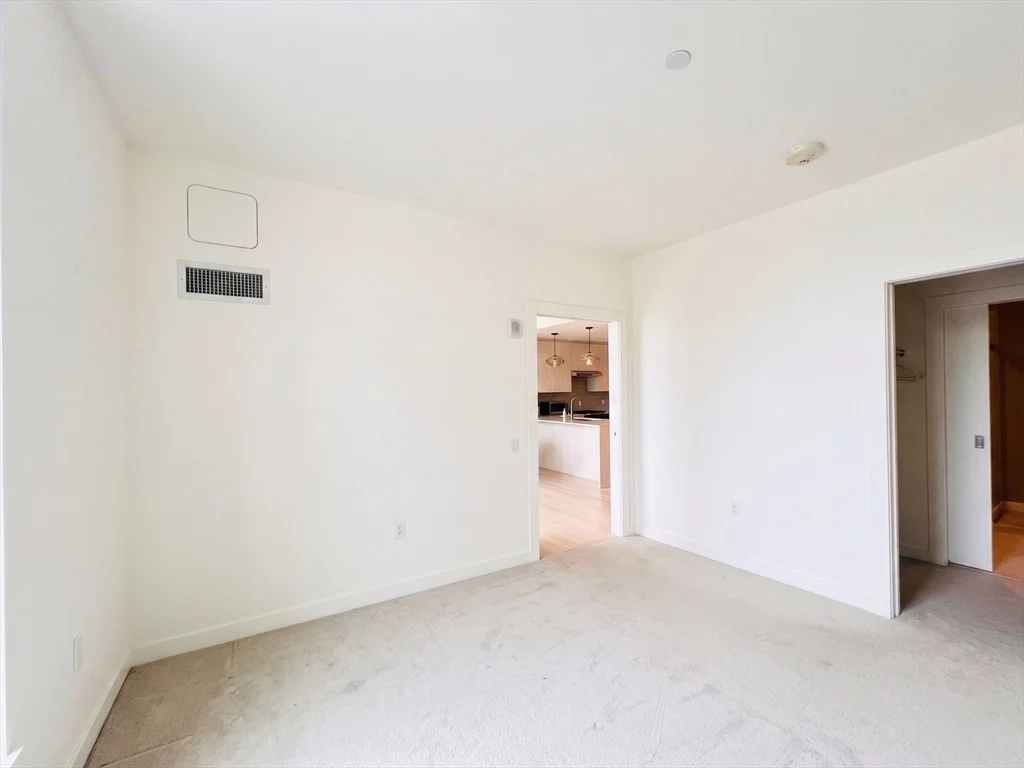 32 Traveler St, South End