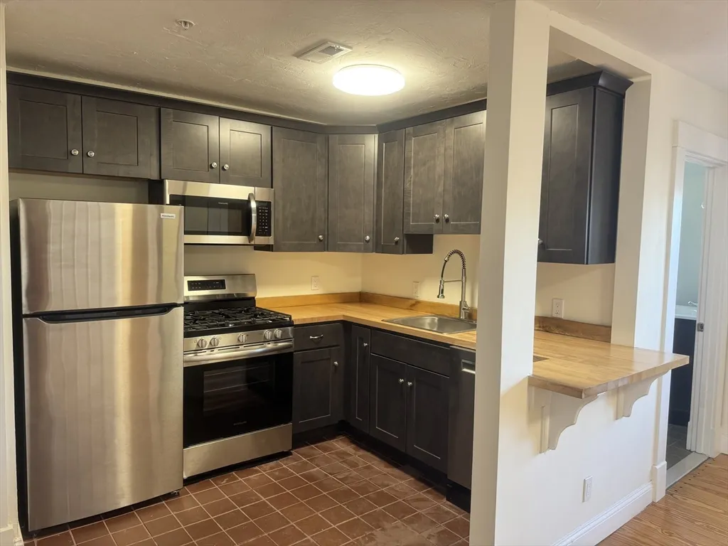 300 Main St, Southbridge