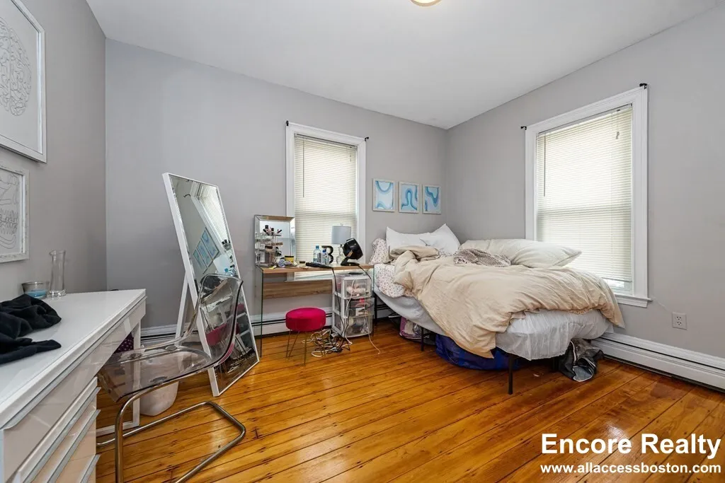 44 Hillside St, Mission Hill