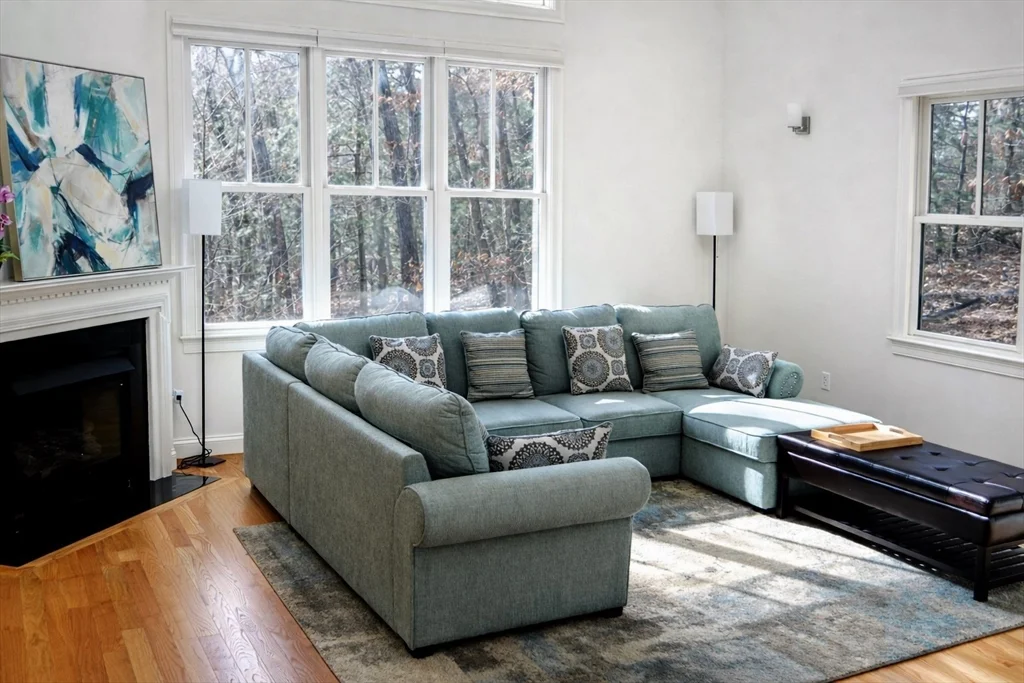 92 Johnson Woods Dr, Reading