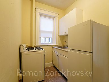 Studio bed, 1 bath apartment for rent at 221 Kelton Unit 2, Allston — photo 11 of 12