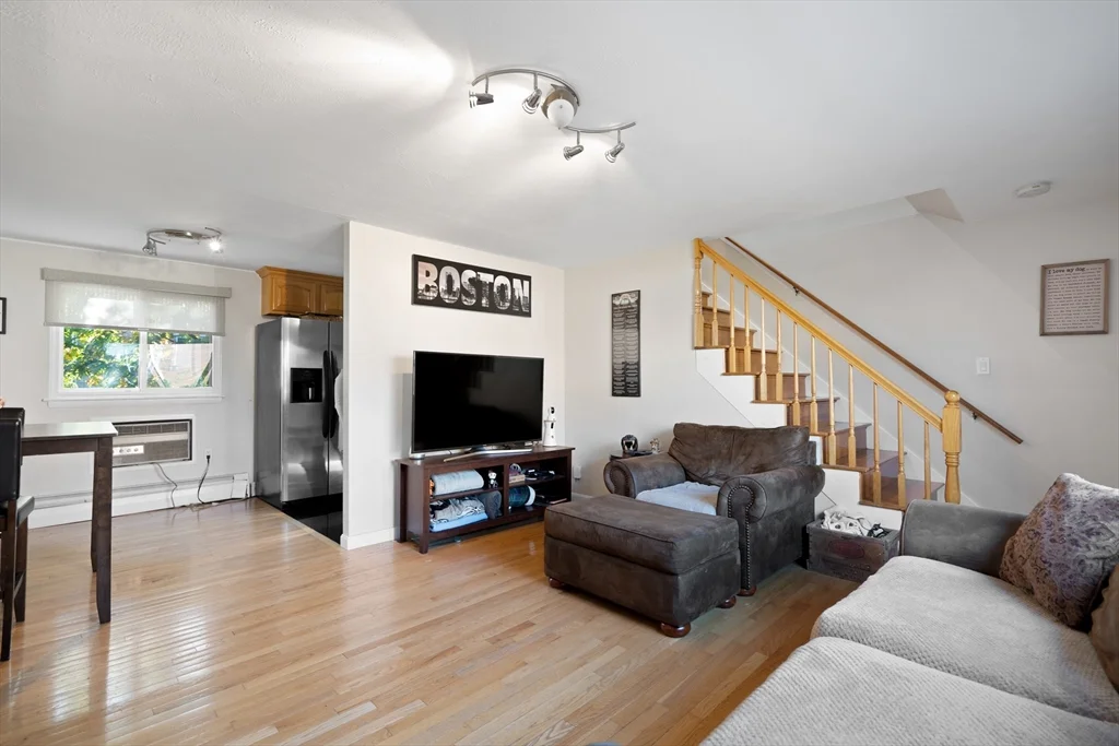 41 Bishop Dr, Framingham