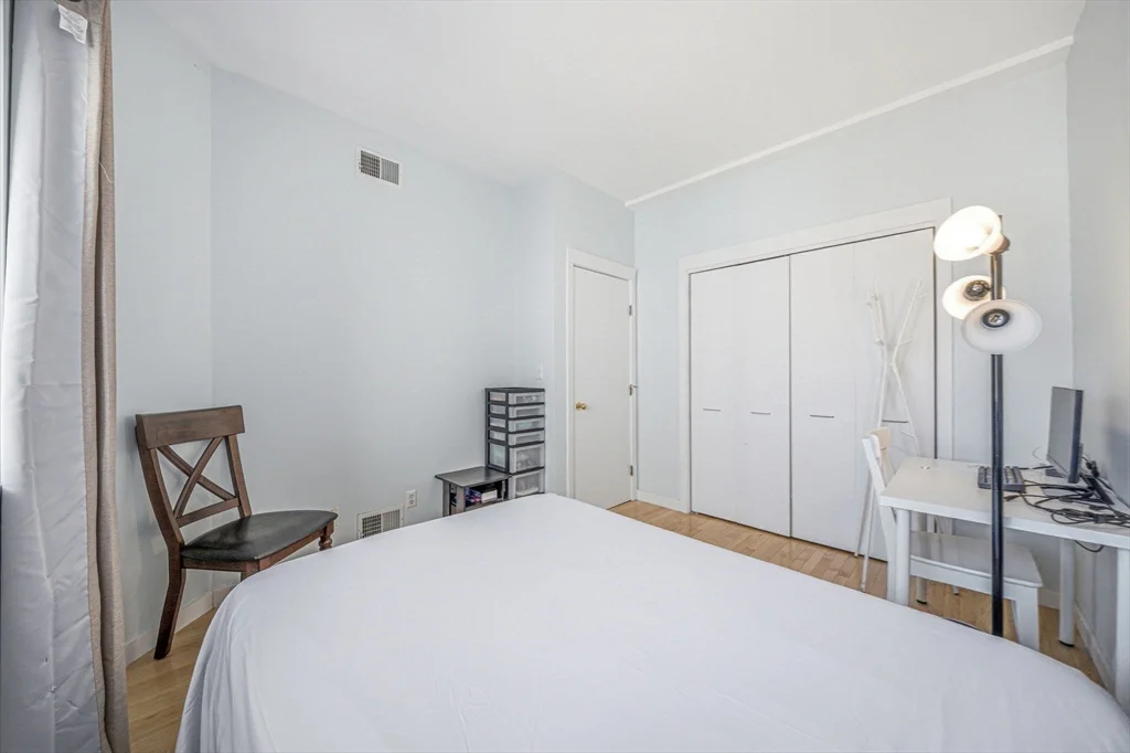 20 Ship Ave, Glenwood