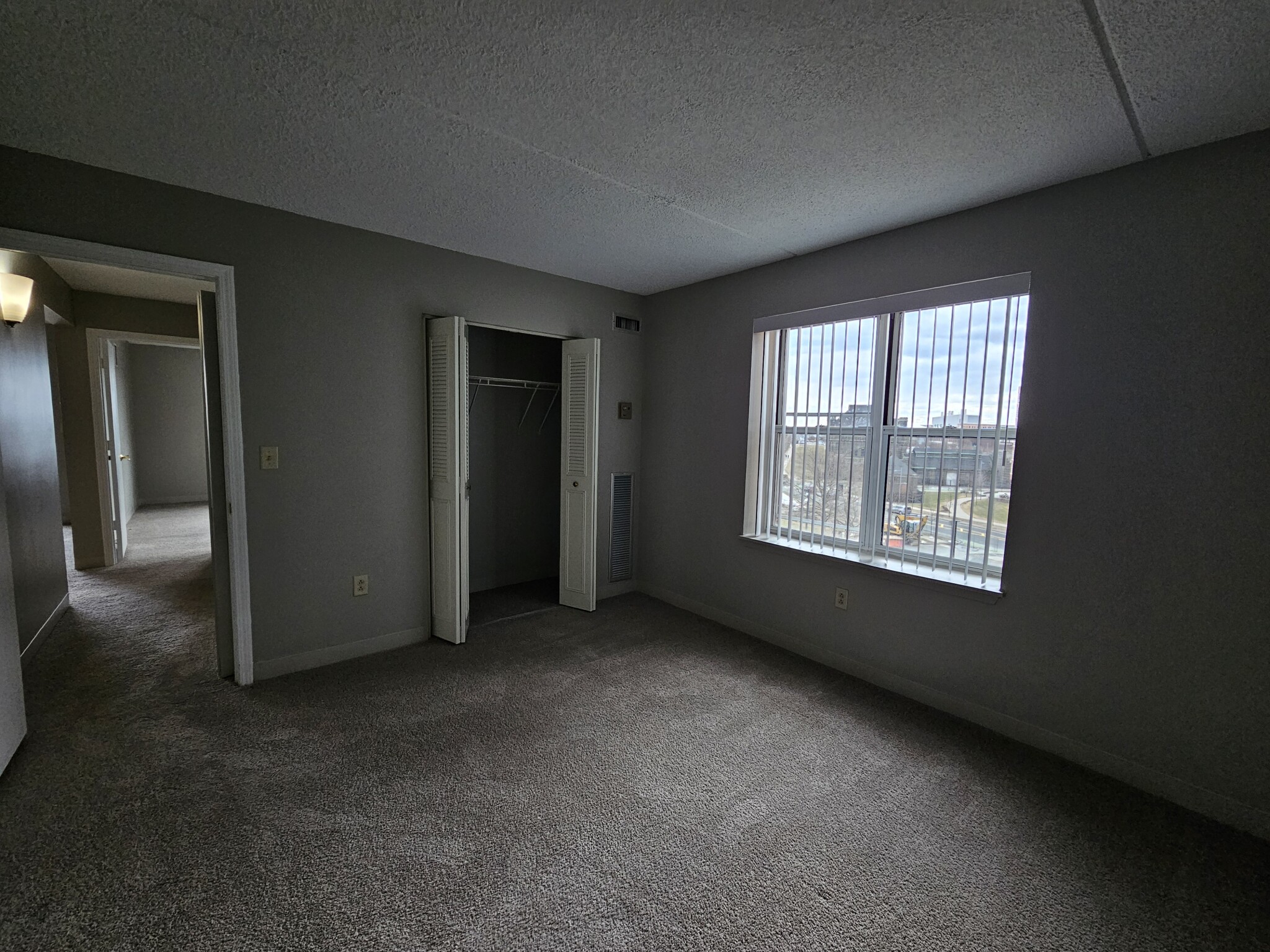 1 South Point Dr, Dorchester