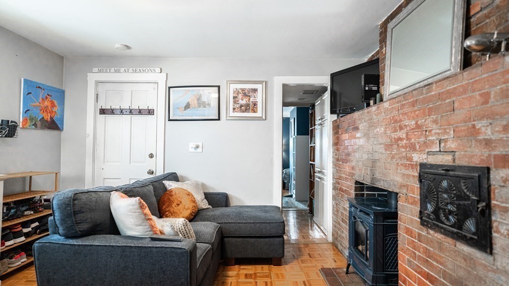 87 School St, Charlestown