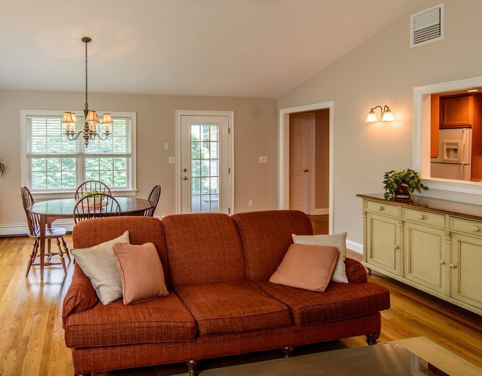 253 W Main St, Westborough