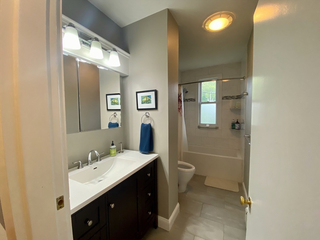 90 Robbins Rd, Arlington Heights