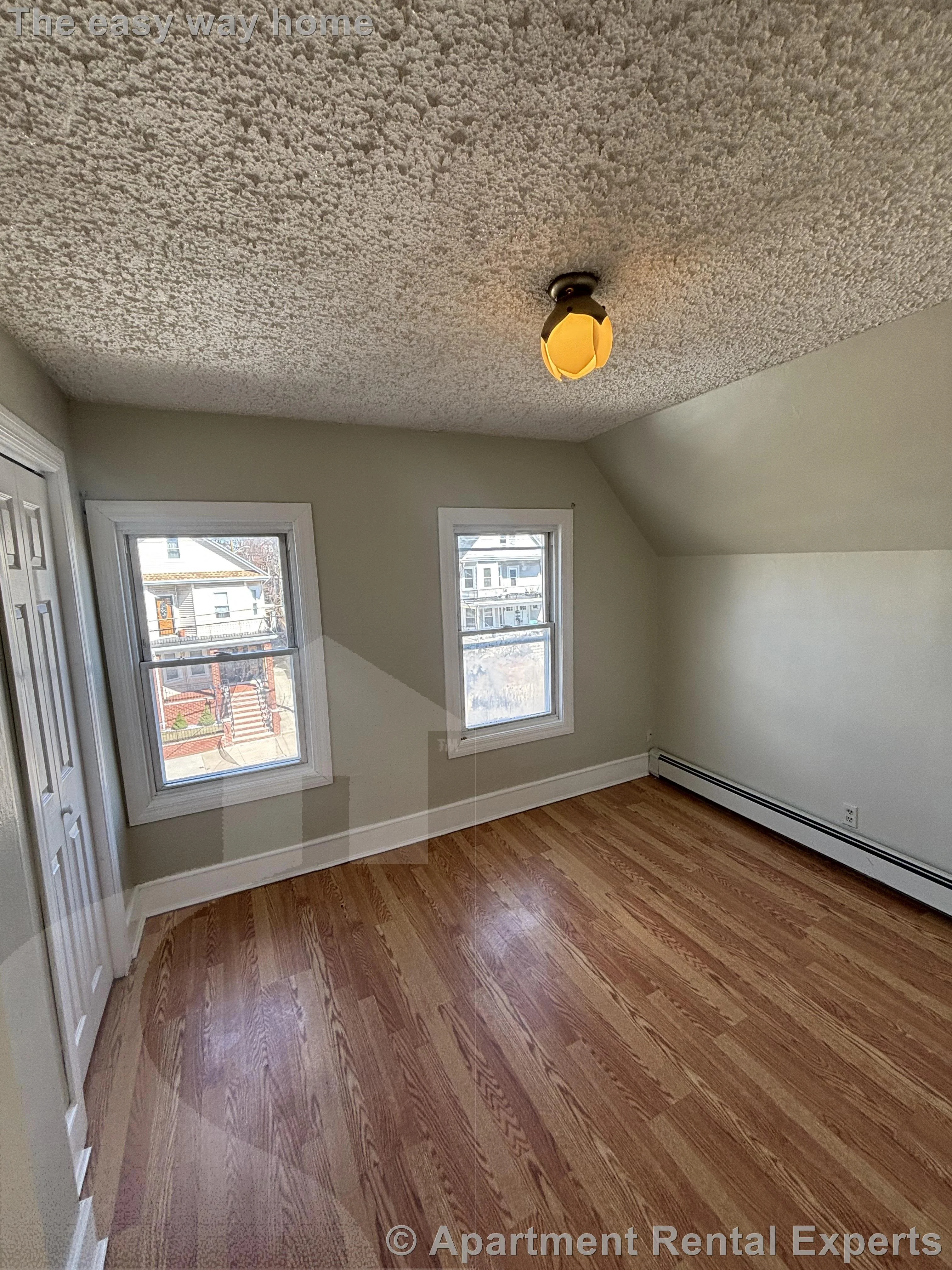 569 Main St, Magoun Square