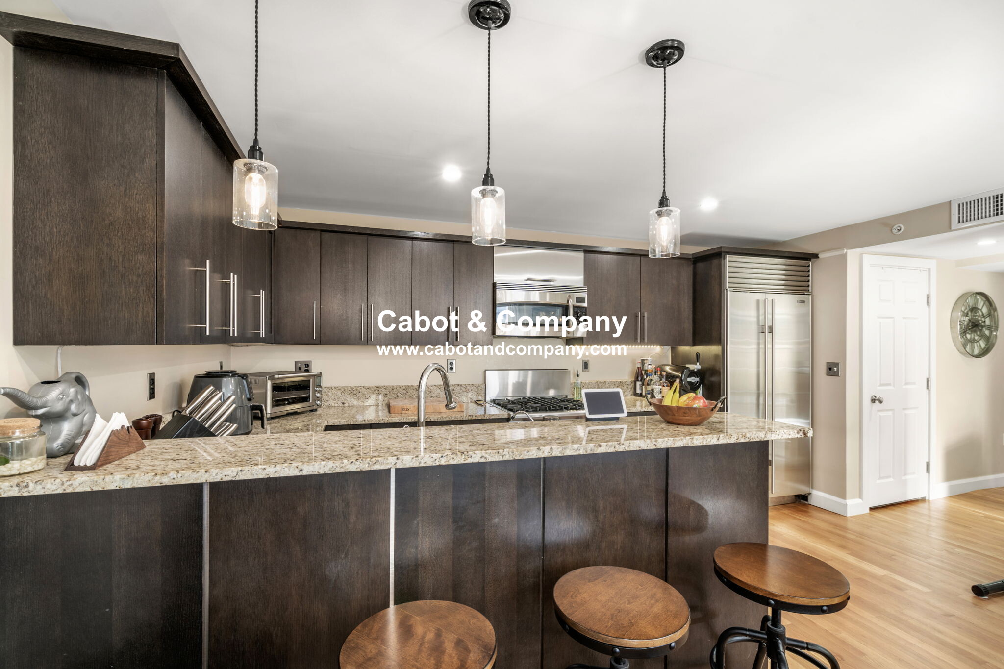 294 Newbury St, Back Bay