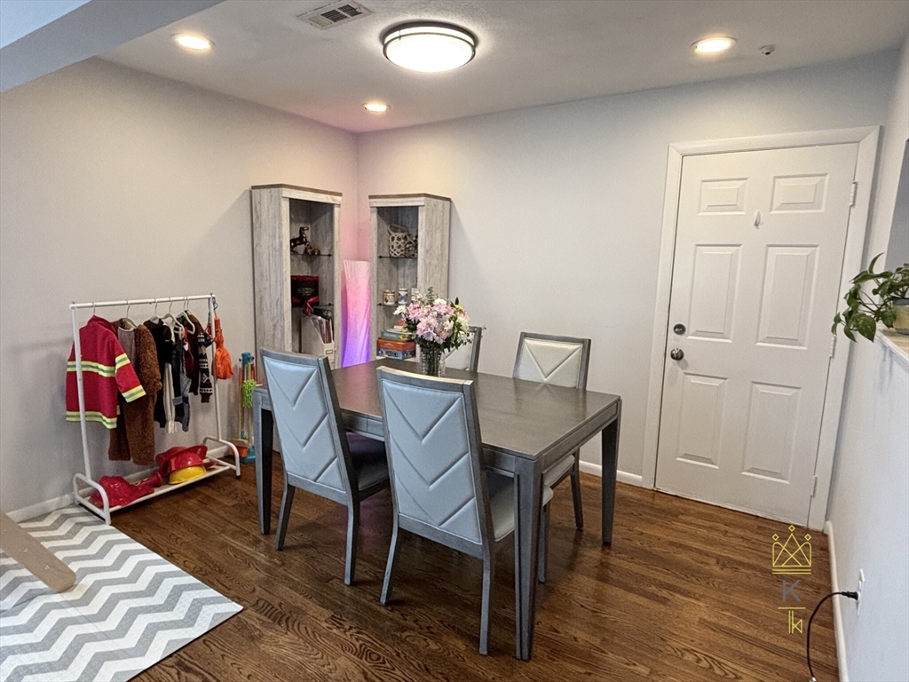 29 Harrison St, Roslindale