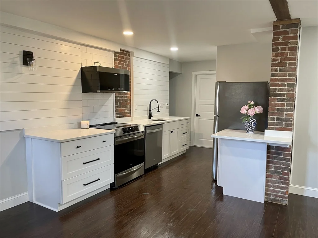 995 Centre St, Jamaica Plain