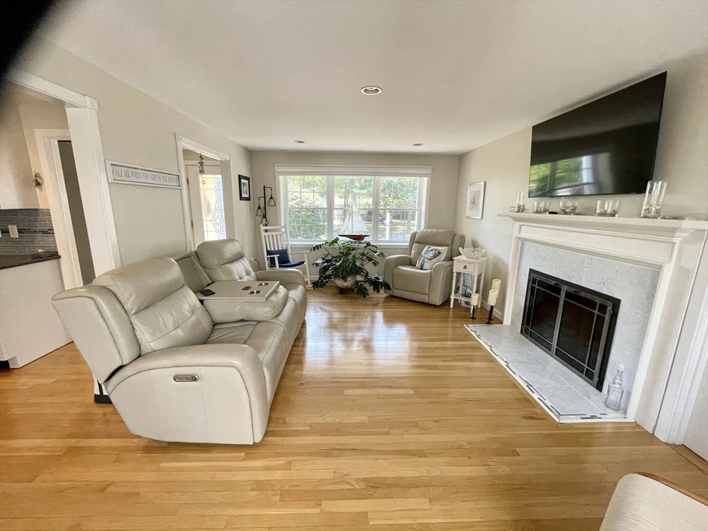 182 Beacon St, South Yarmouth