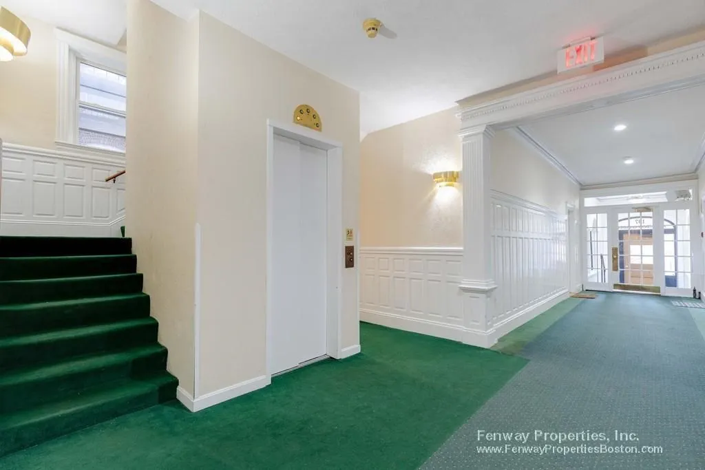 137 Peterborough St, Fenway