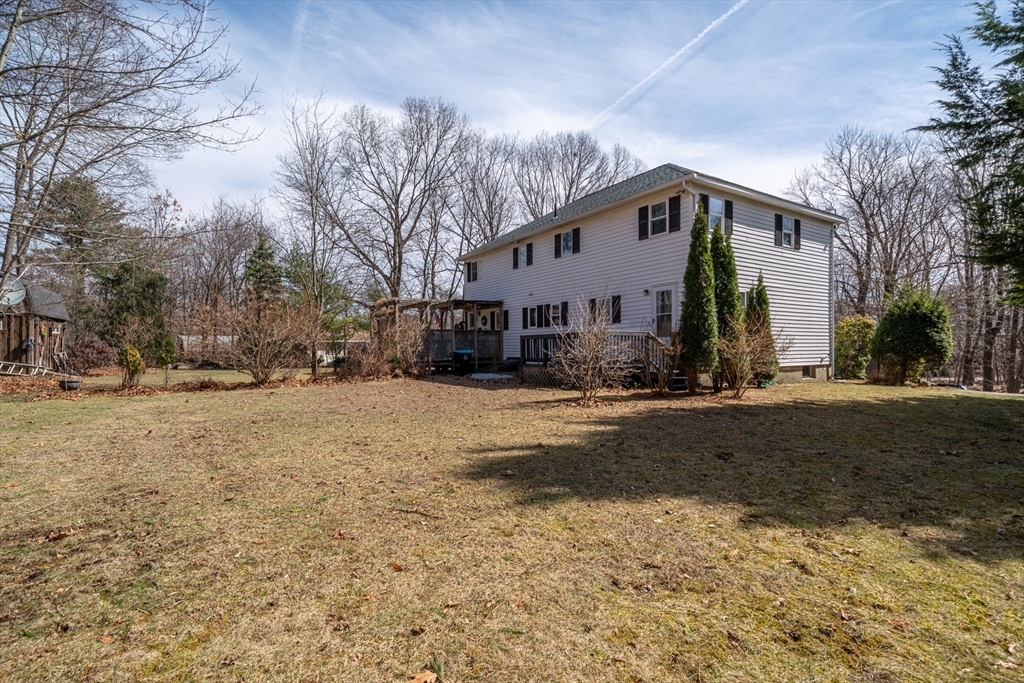 9 Greylock Ave, Shrewsbury