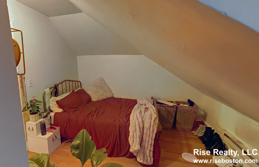 214 Freeman St, North Brookline