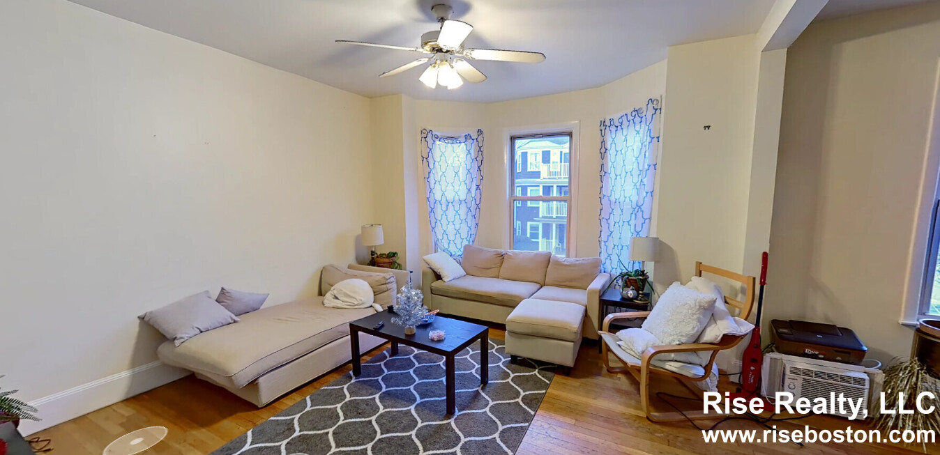 214 Freeman St, North Brookline