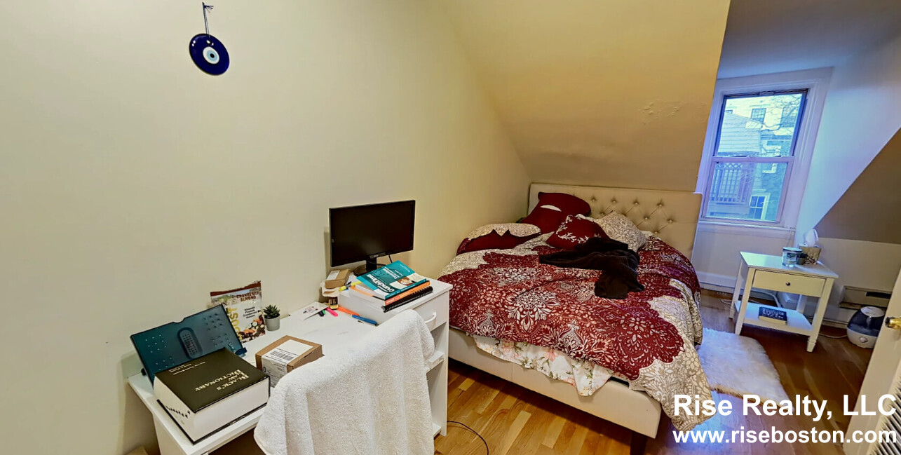 214 Freeman St, North Brookline