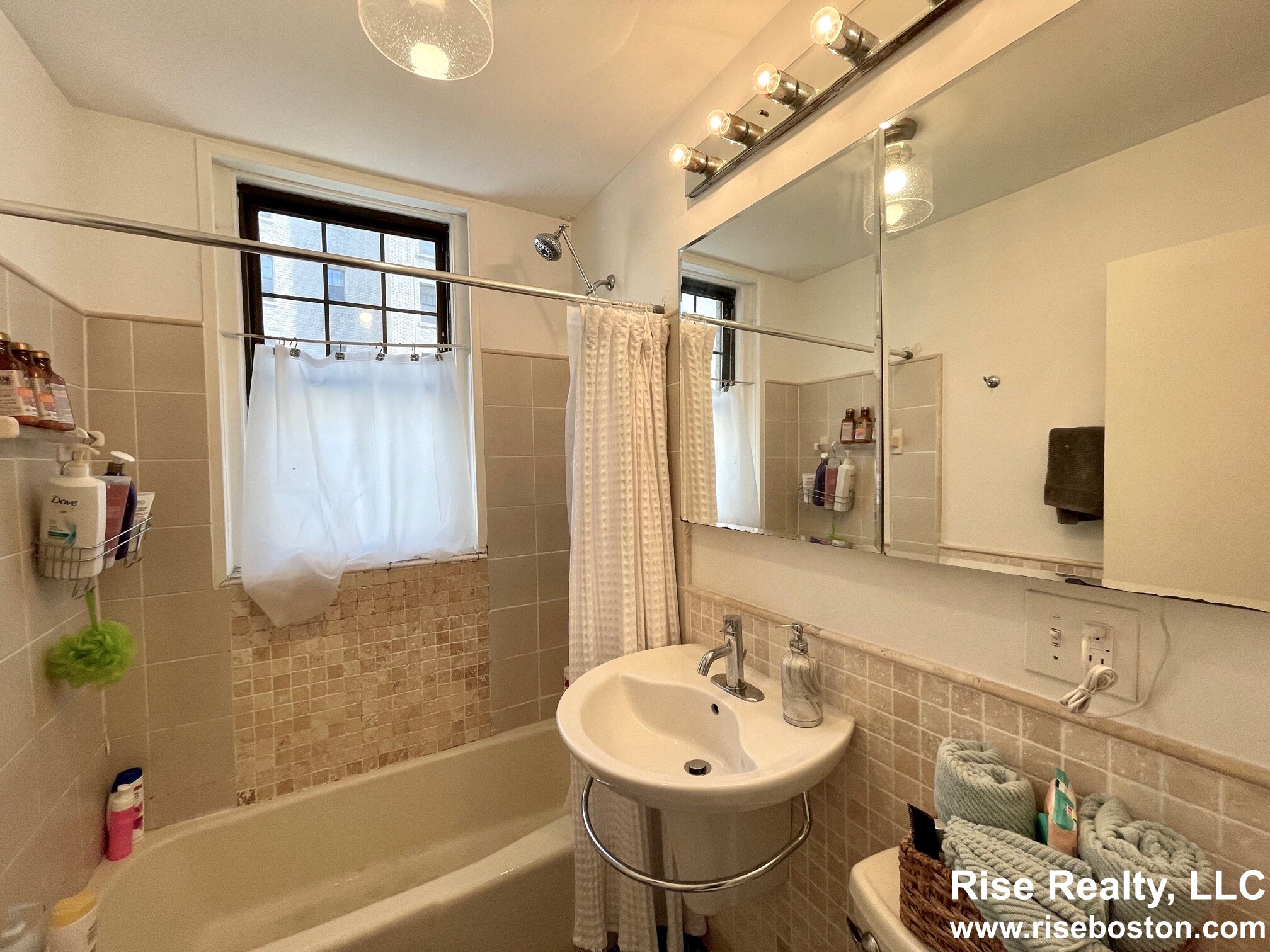 374 Chestnut Hill Ave, Brighton