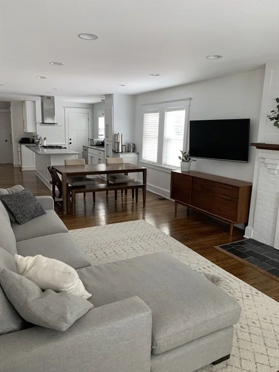 55 Eliot Cres, Chestnut Hill