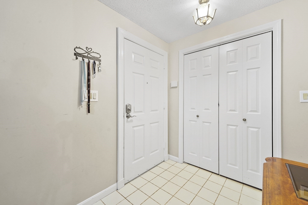 11 Ledgewood Way, Peabody