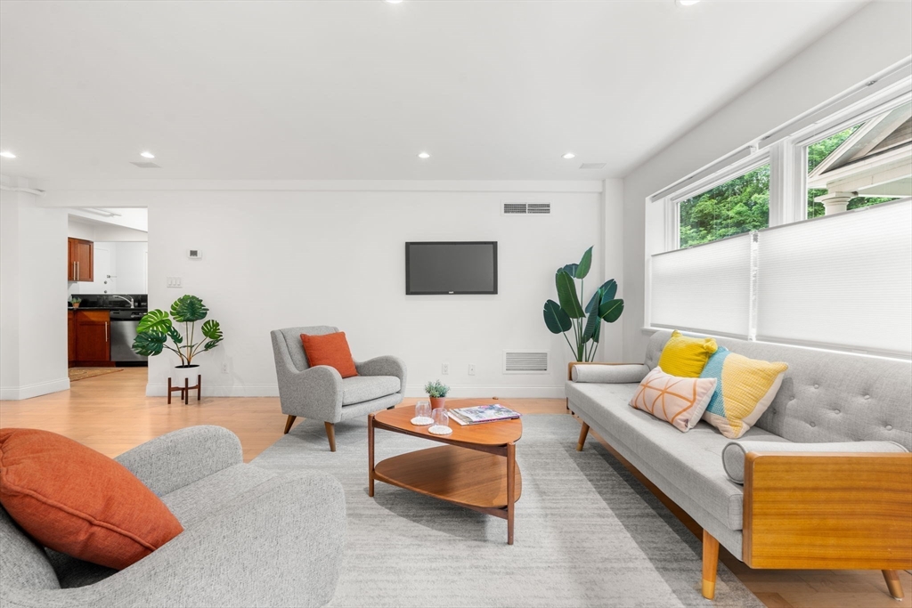 1600 Beacon St, Corey Hill