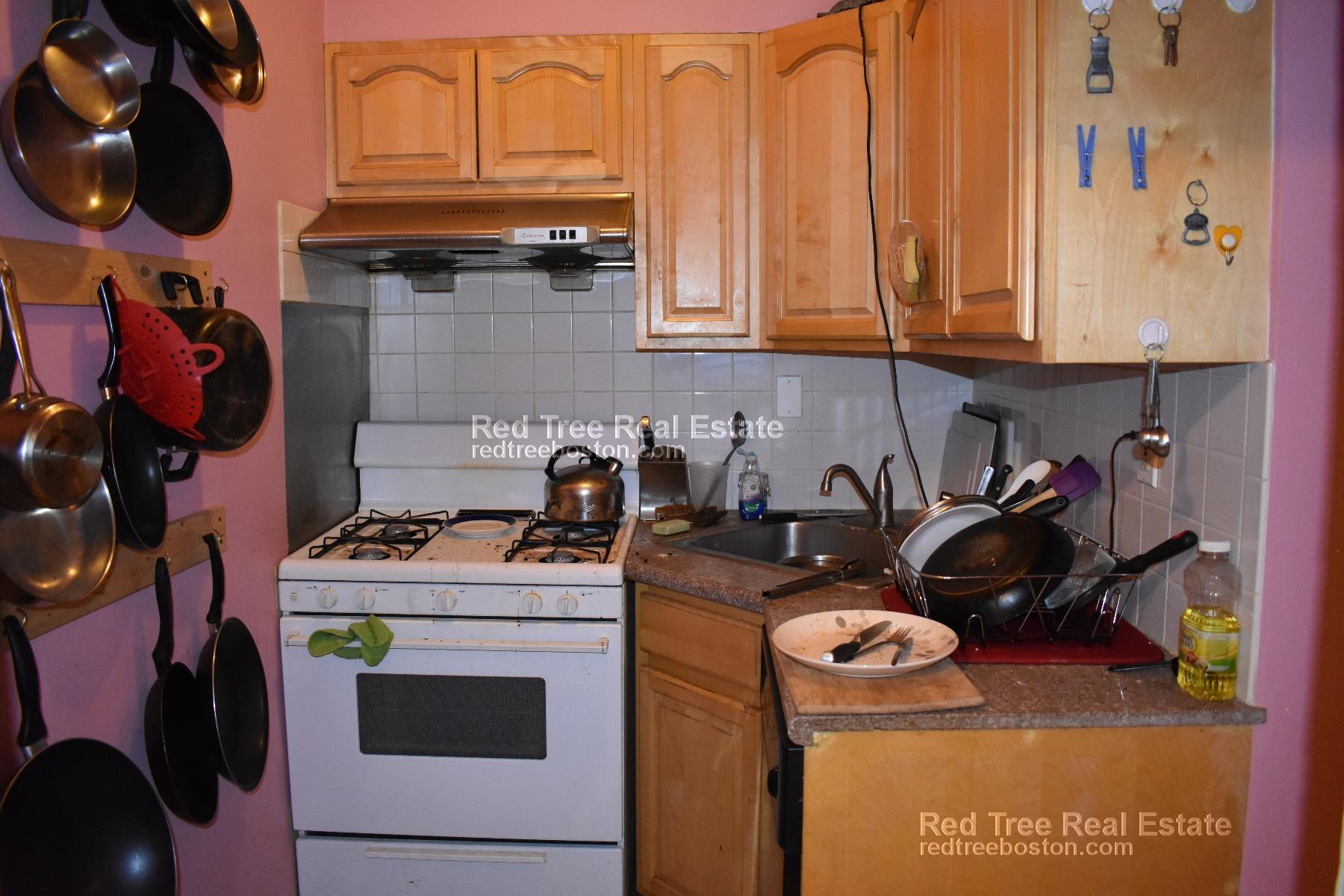 129 Cedar St, Roxbury