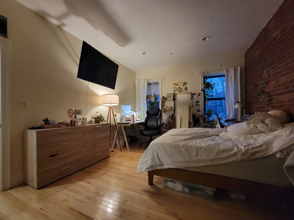 1203 Beacon St, Brookline