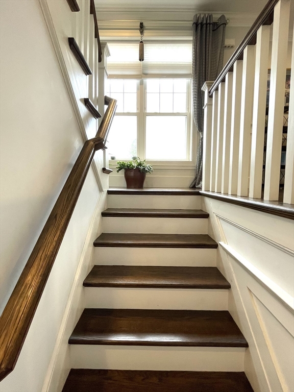 884 Chestnut St, Waban