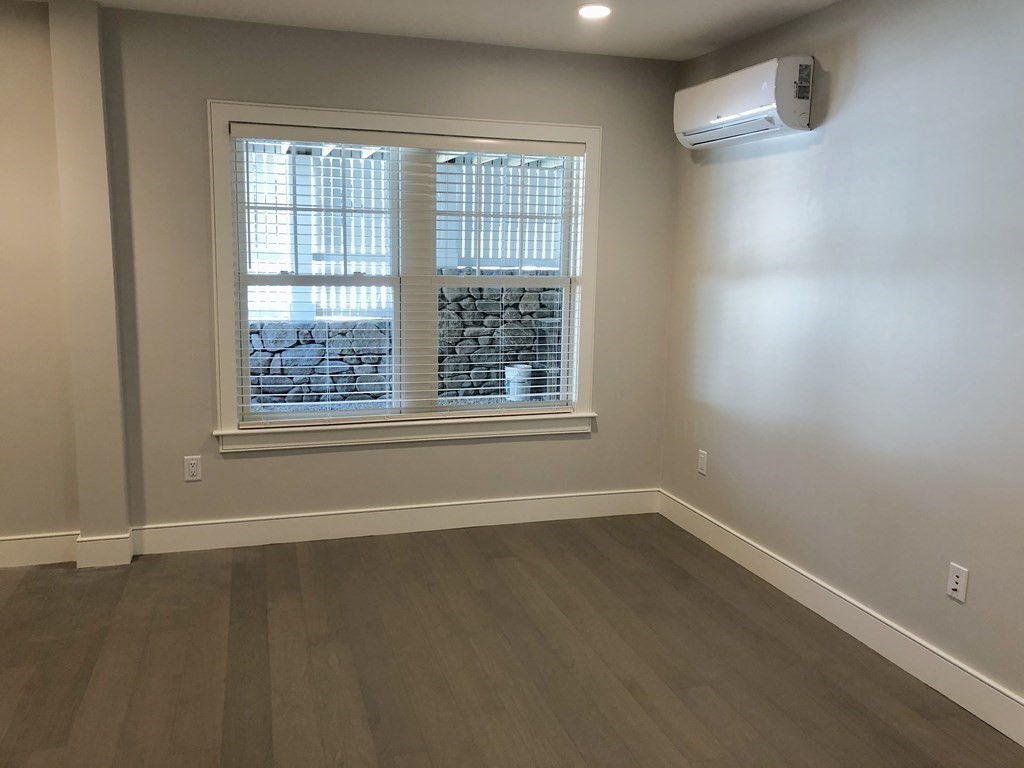 73 Chestnut St, Weston