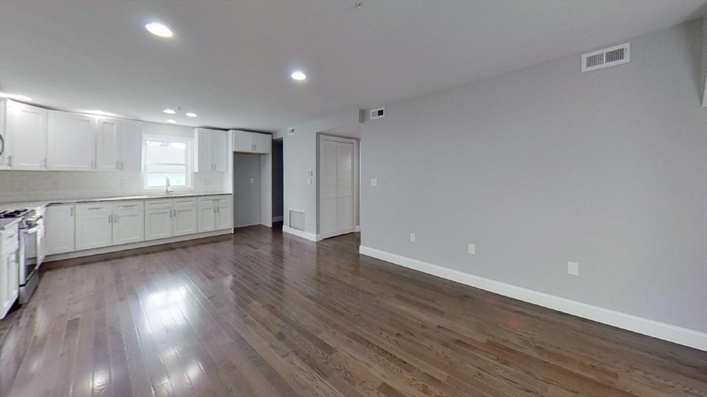 15 Leedsville, Dorchester