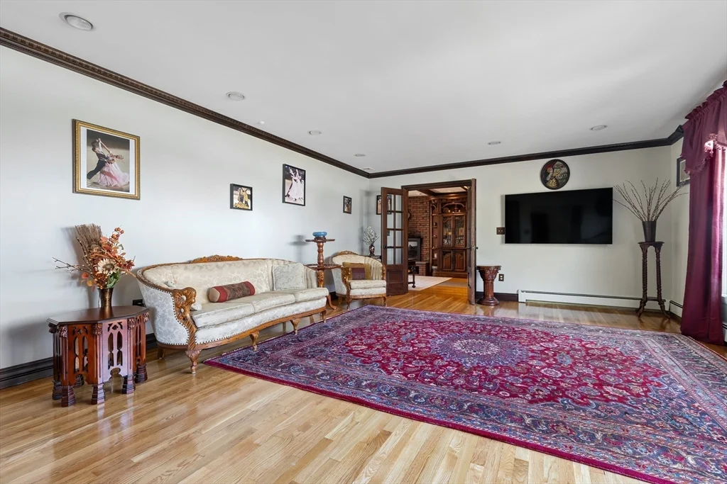 10 Stonewood Dr, Newton