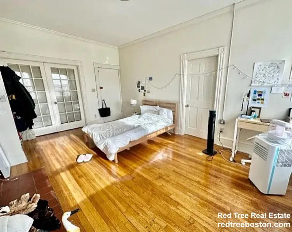 912 Beacon St, Fenway