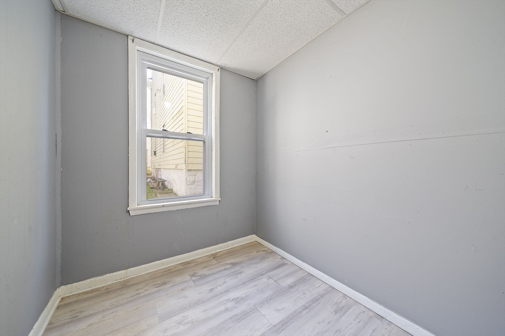 48 Rocliffe St, Fall River