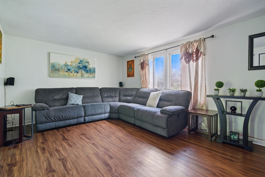 125 Chapin Rd, Hudson