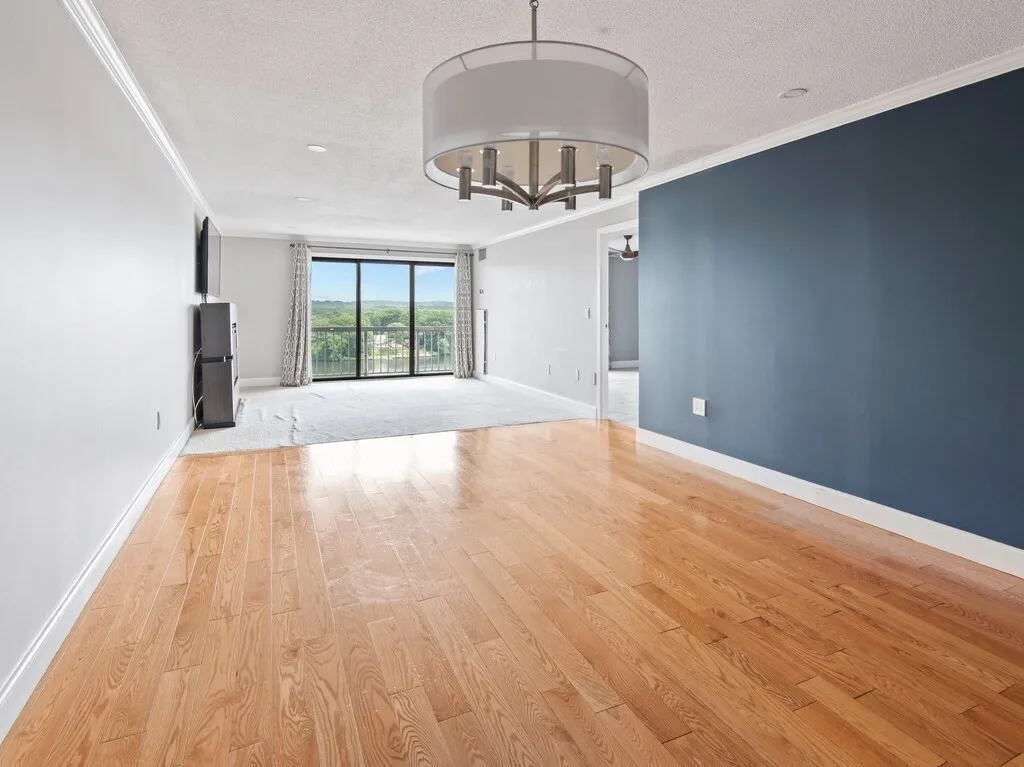 65 Lake Ave, Worcester