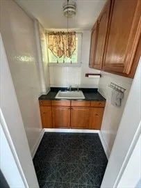 1664 Main St, Holden
