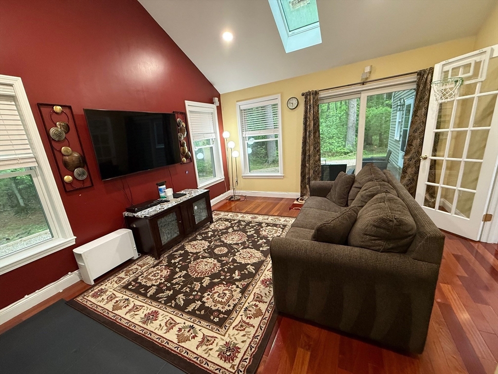 45 Winterberry Way, Bedford