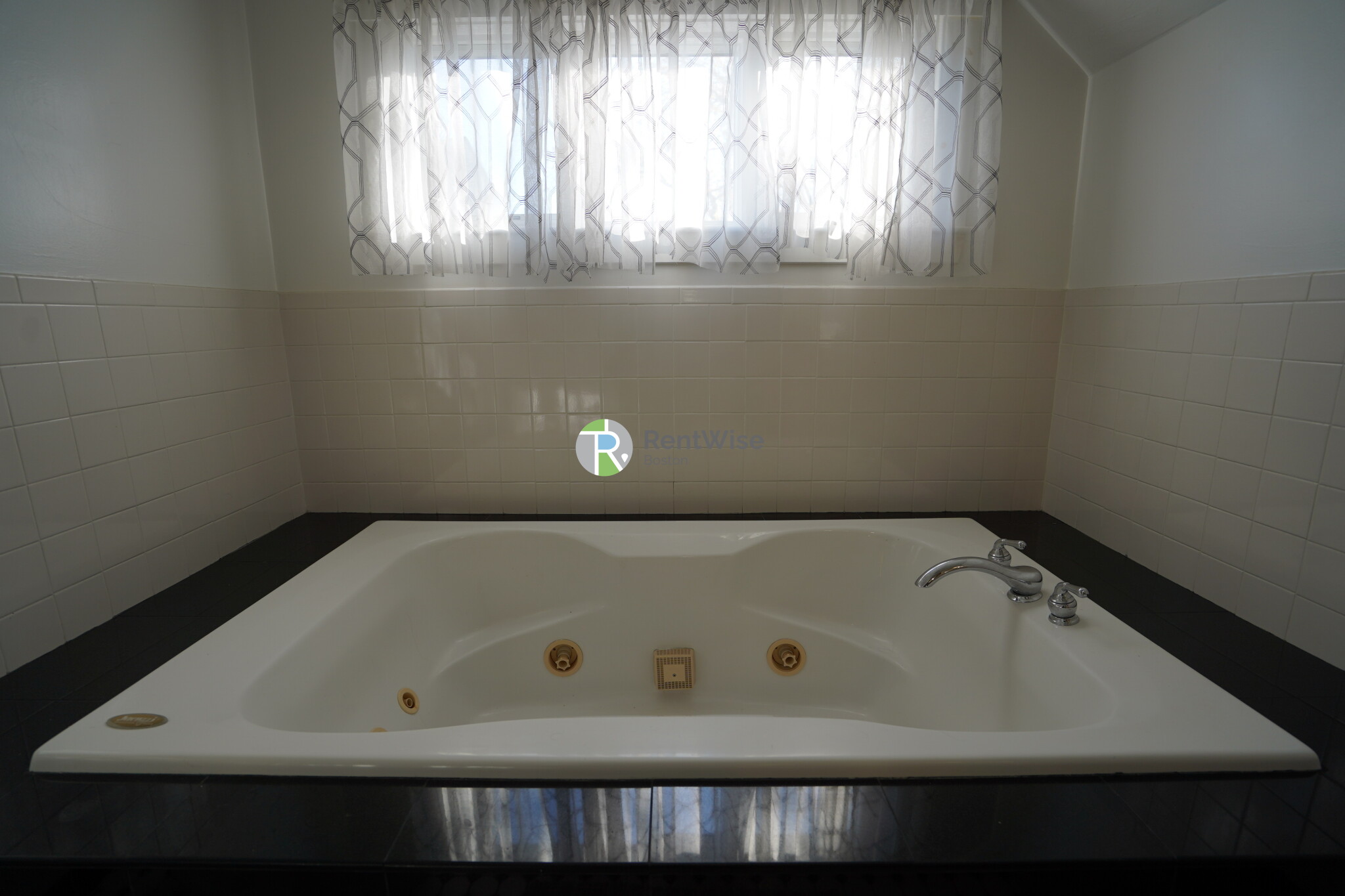 51 Gardner St, Allston