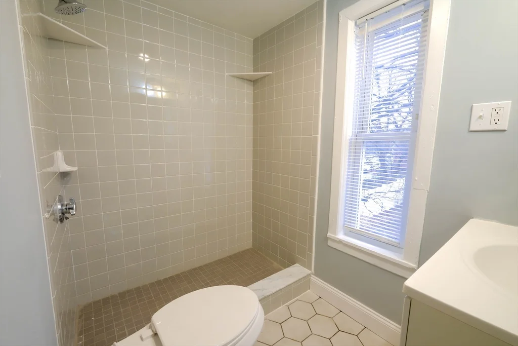 105 Clarendon St, Fitchburg