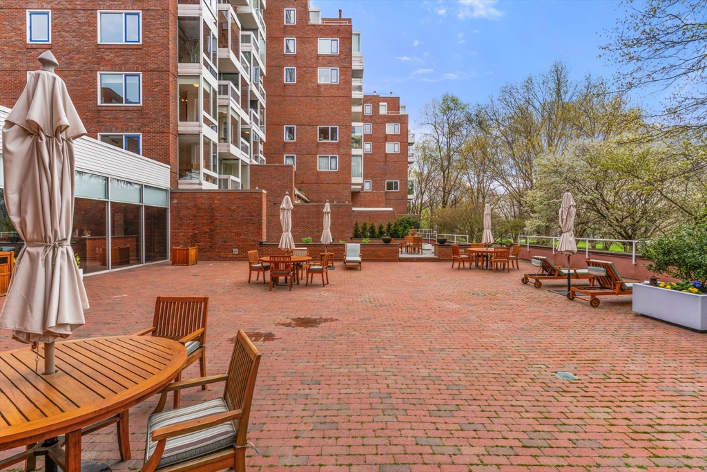 975 Memorial Dr, Harvard Square