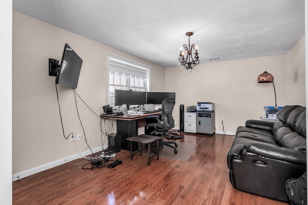 6 Gedney Dr, Peabody