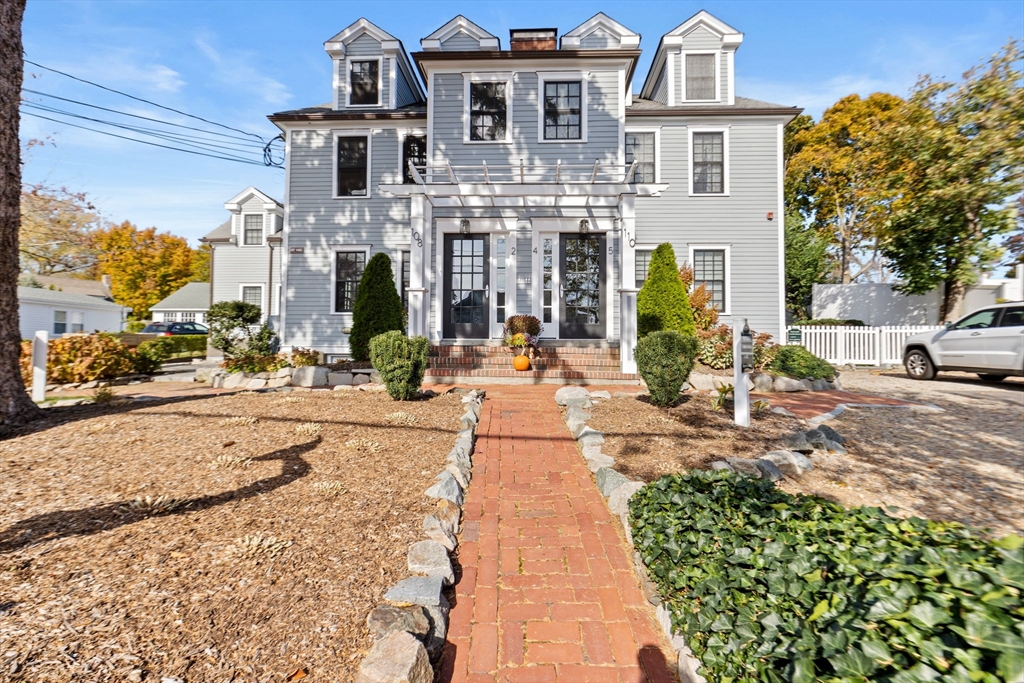 108-110 Elm St, Cohasset