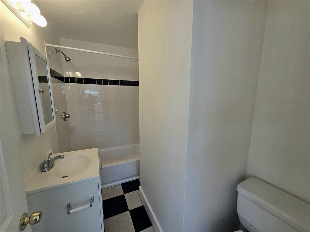 63 Stewart St, Quincy