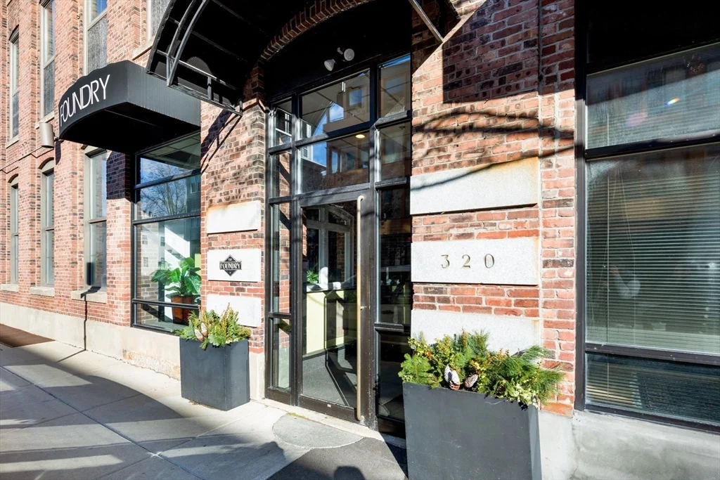 320 West 2nd St, South Boston