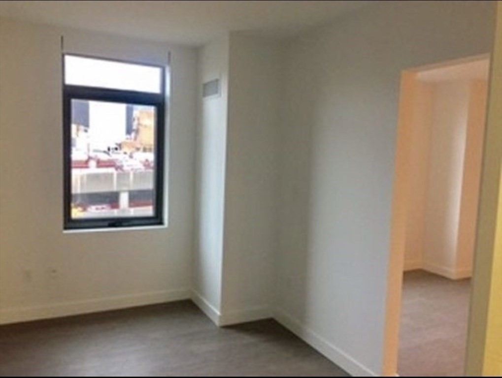 80 Fenwood, Longwood