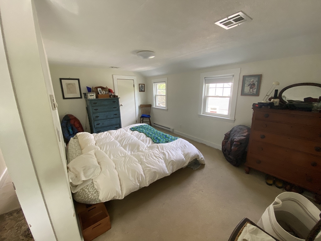 16 Stonecleve Rd, Wellesley