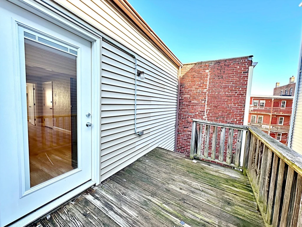 89 Cottage St, East Boston